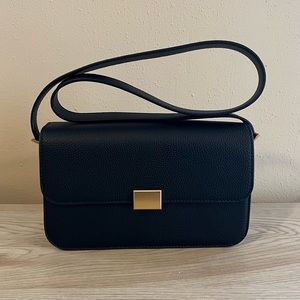 THE CURATED CLASSIC SHOULDER BAG